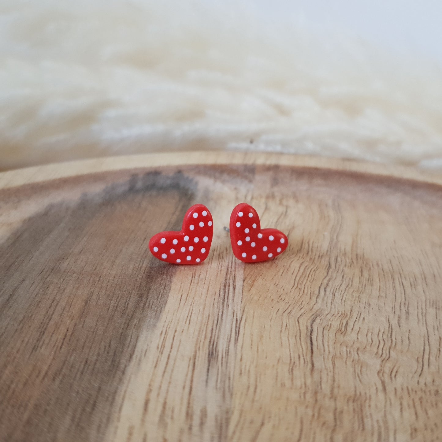 Cute spotted red hearts