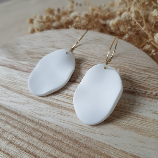 Elegant wave oval hoops