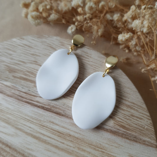 Elegant oval wave earrings