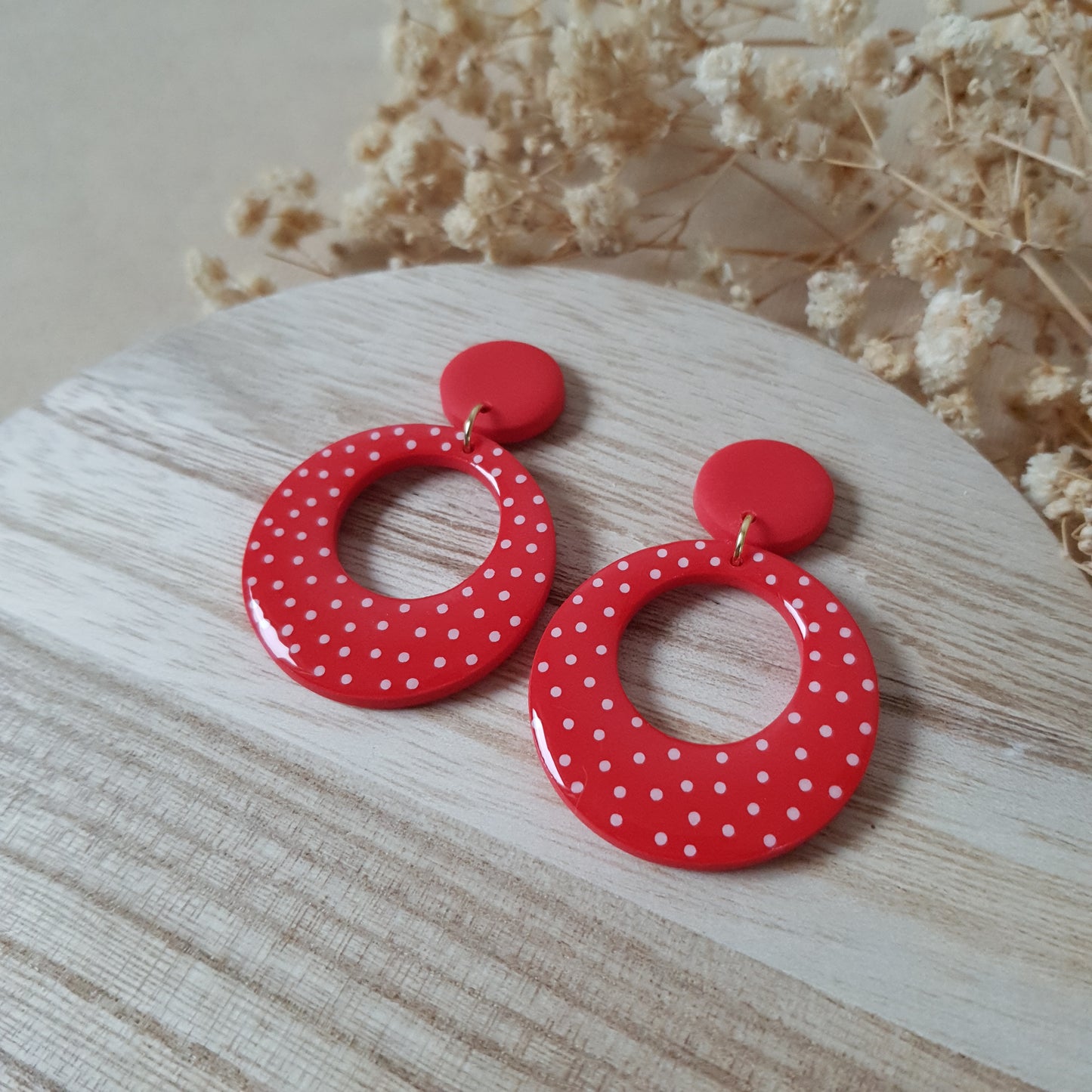 Retro pikčasti rdeči viseči uhani