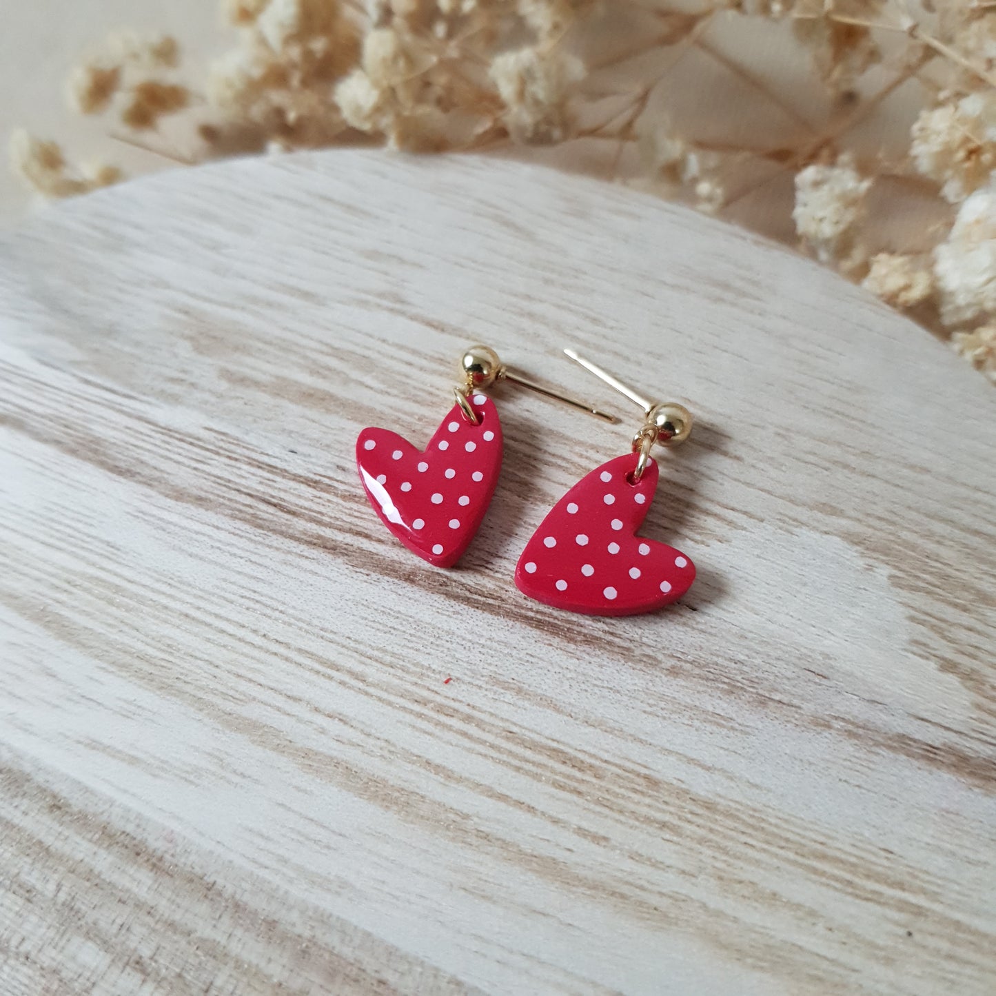 Asimetrični pikčasti rdeči srčki