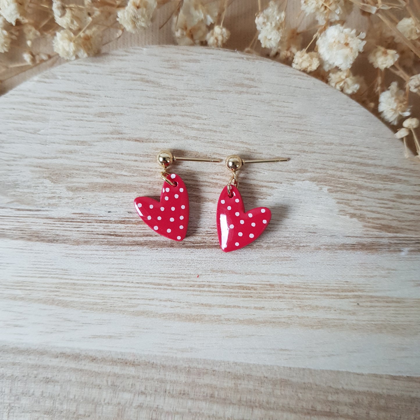 Asimetrični pikčasti rdeči srčki