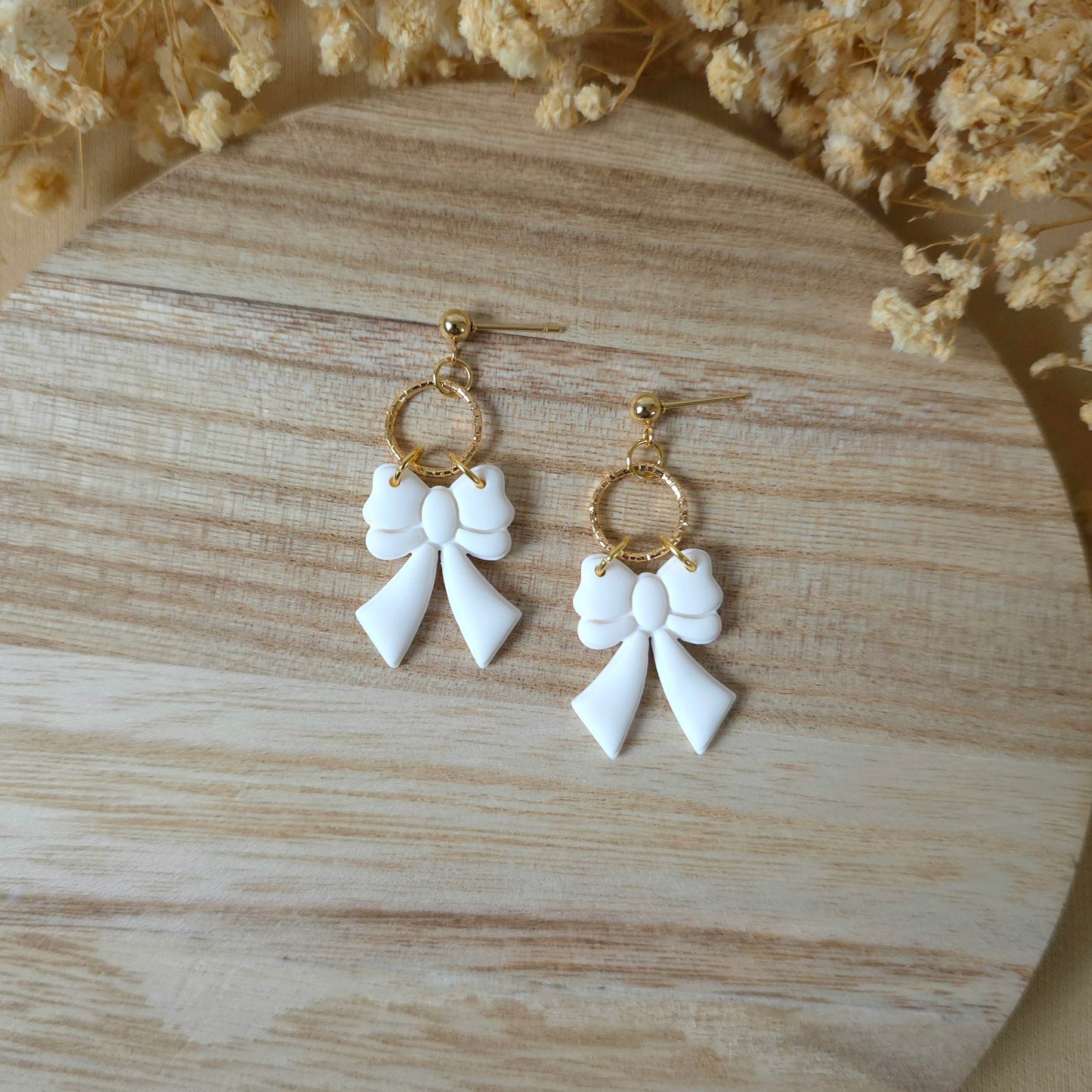 Viseči uhani bela pentlja