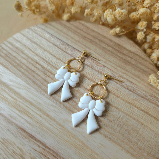 Viseči uhani bela pentlja