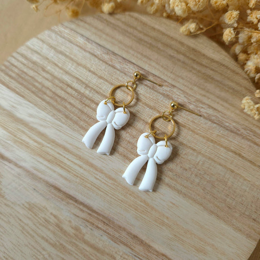 Viseči uhani bela pentlja