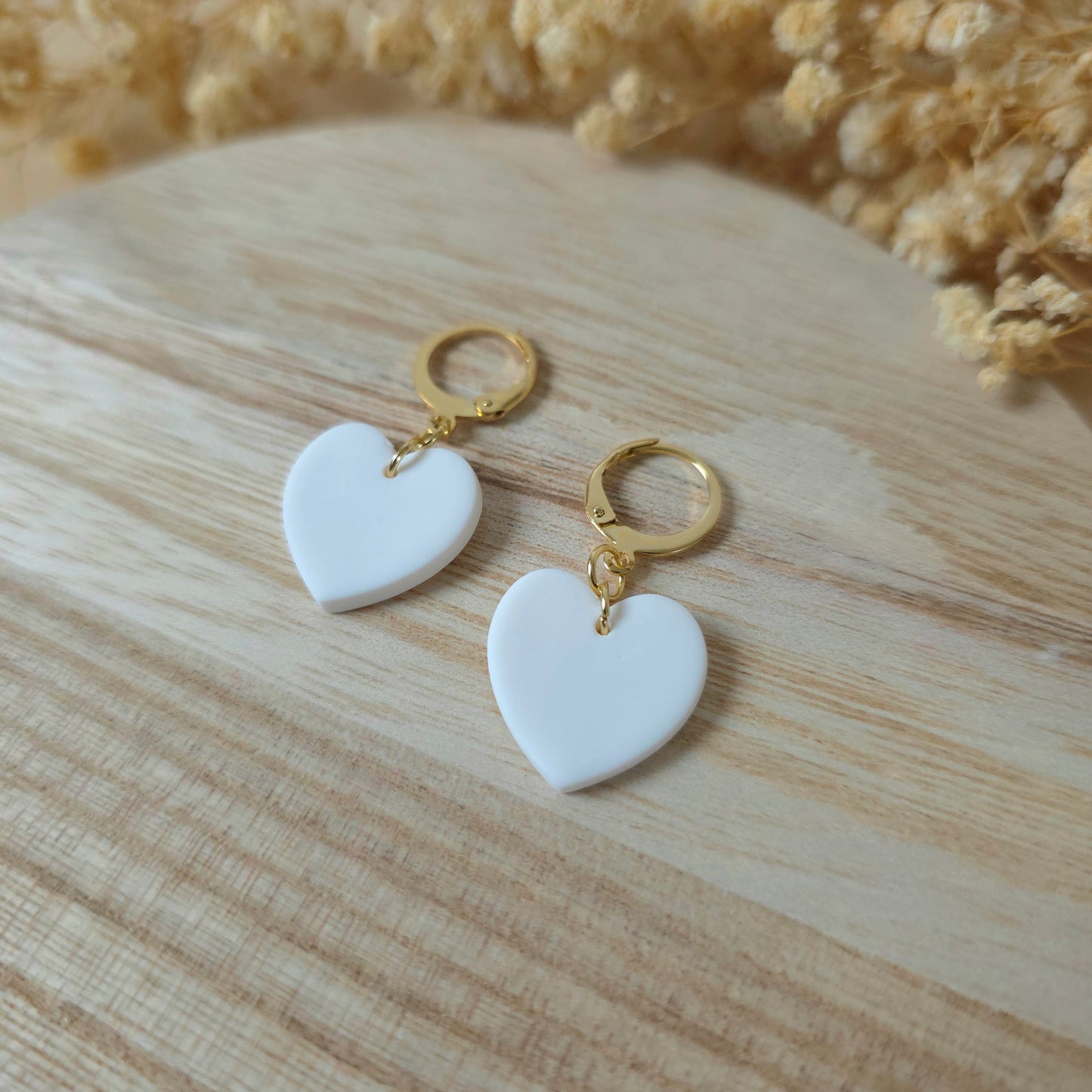 Viseči uhani beli srčki