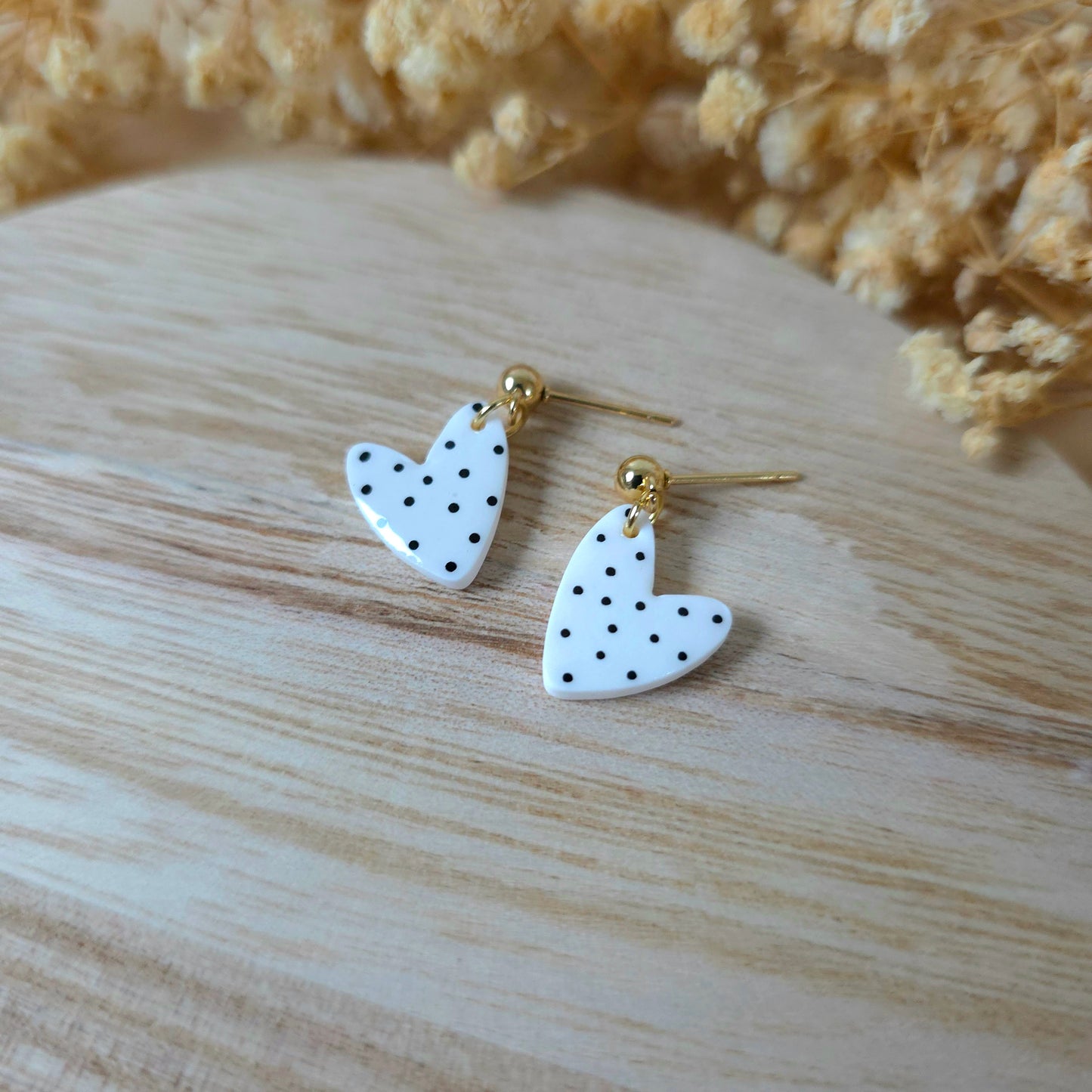 Asimetrični pikčasti beli srčki