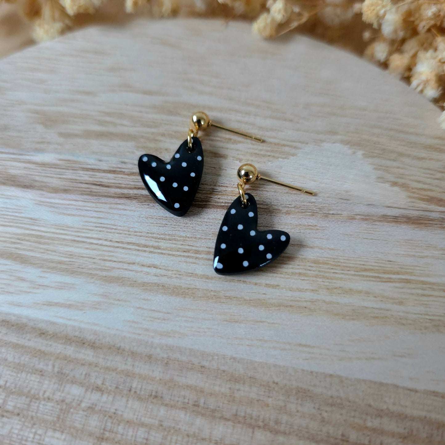 Asimetrična pikčasti črni srčki