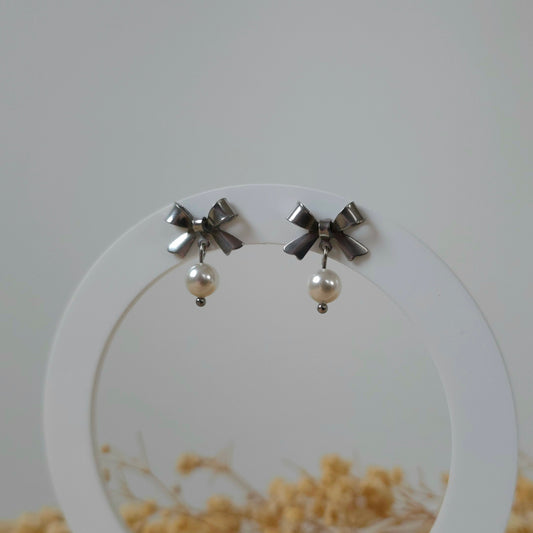 Silver bow and mini pearl earrings