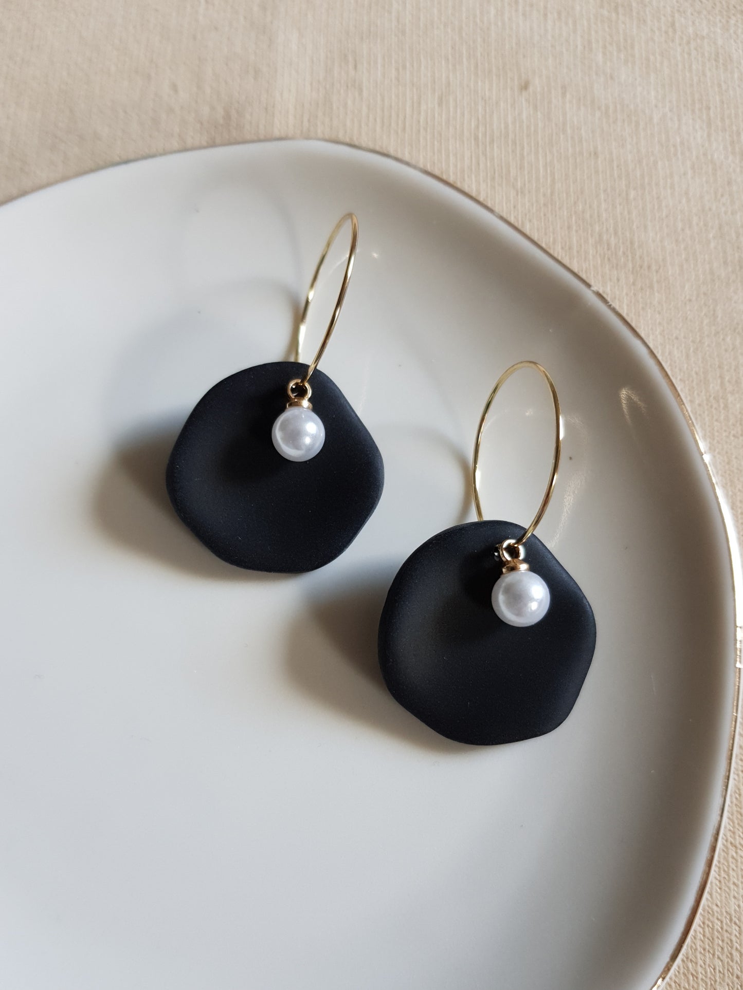 Black leaf with pearl earrings