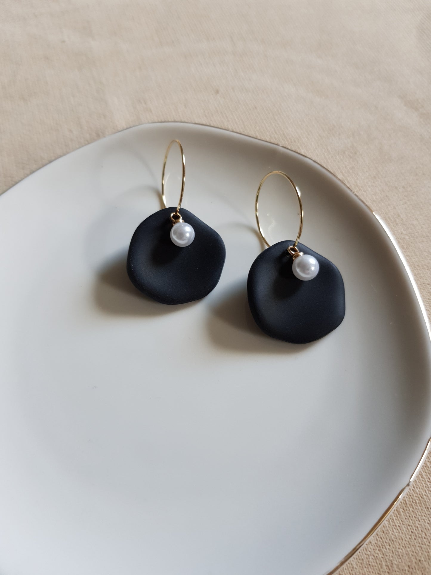 Black leaf with pearl earrings